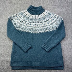 L.L. Bean Blue and White Patterned Sweater Size L